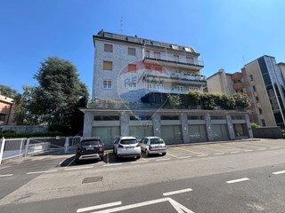 Trilocale in Vendita a Saronno, 300'000€, 145 m²