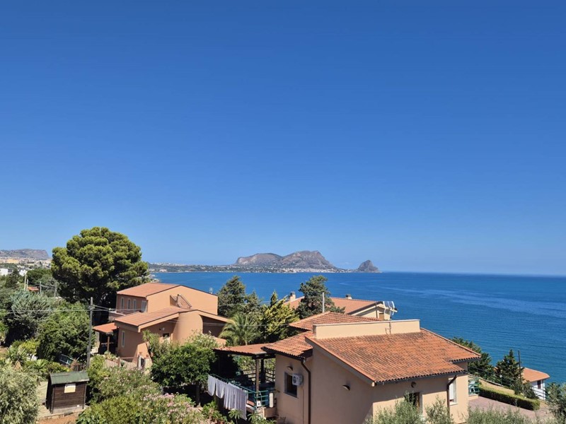 Villa in Vendita a Altavilla Milicia, 320'000€, 186 m²