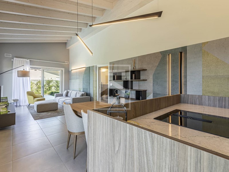 Trilocale in Vendita a Desenzano del Garda, 380'000€, 90 m²