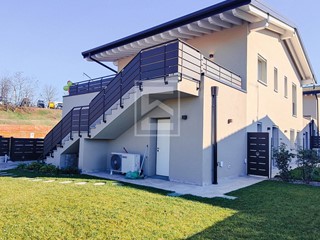 Casa Semi Indipendente in Vendita a Desenzano del Garda, 520'000€, 150 m²
