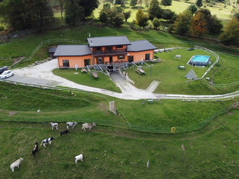 Attività commerciale in Vendita a Alta Valle Intelvi, 400 m²
