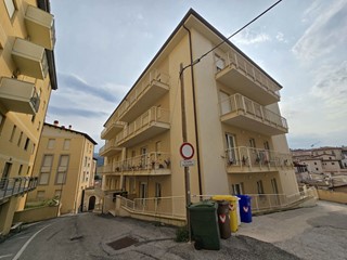 Trilocale in Vendita a L'Aquila, 349'000&euro;, 130 m², arredato, con Box