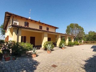 Casa Indipendente in Vendita a Modena, zona Cittanova, 630'000€, 604 m², con Box
