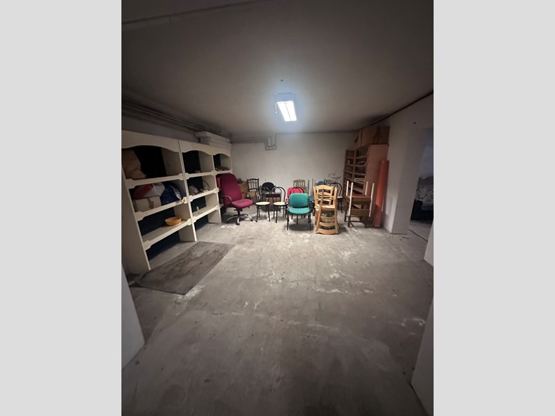 Box in Vendita a Rovigo, 55'000€, 220 m²