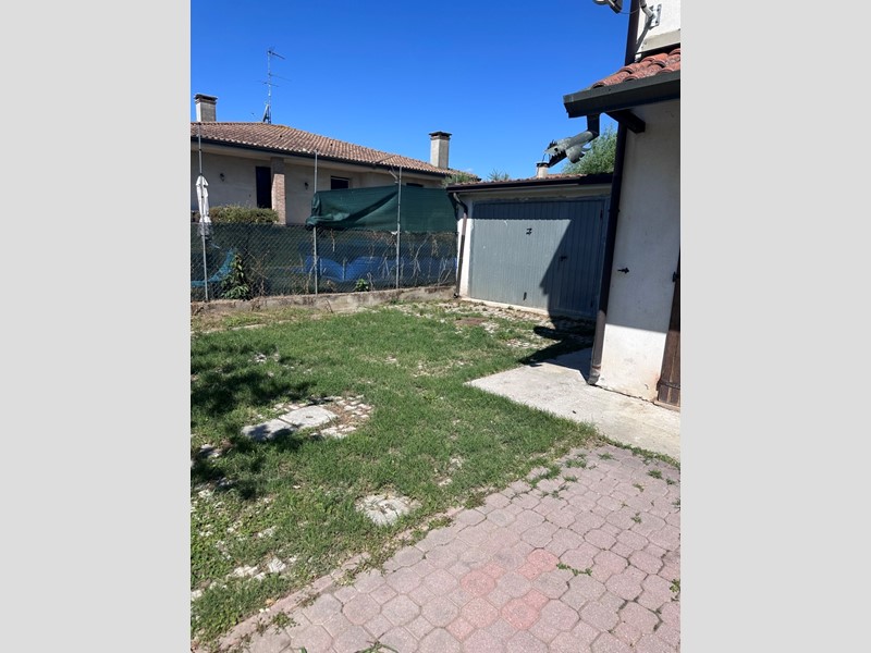 Casa Indipendente in Vendita a Rovigo, 117'000€, 200 m²