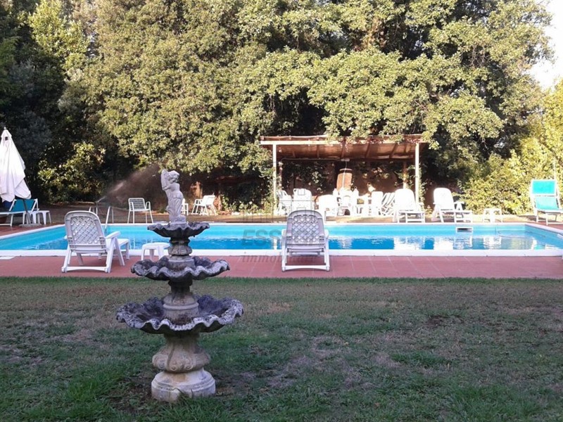 Villa in Affitto a Capannori, zona Nord, 3'500€, 450 m², arredato