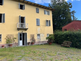 Villa in Affitto a Capannori, zona Nord, 3'500€, 450 m², arredato