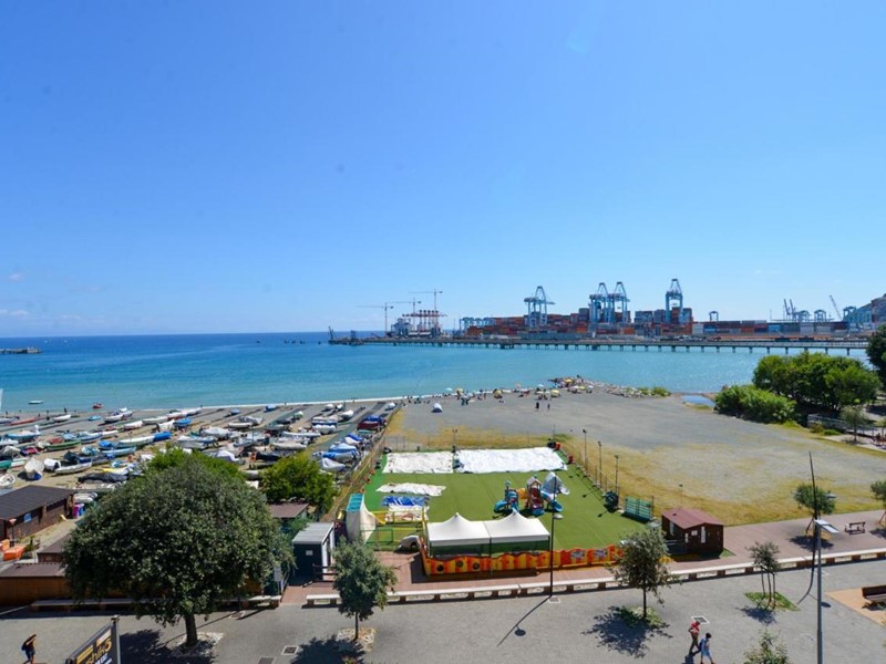 Quadrilocale in Vendita a Vado Ligure, 240'000€, 127 m²