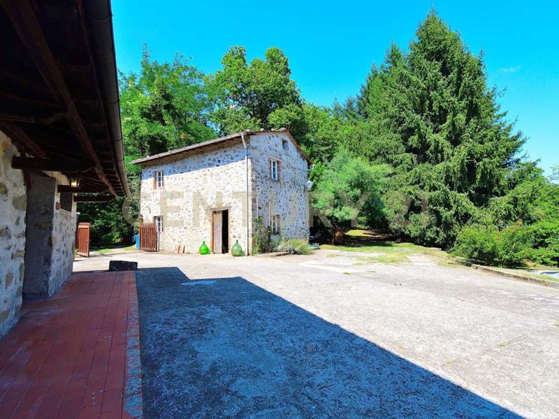Casa Indipendente in Vendita a Pescaglia, 319'000€, 280 m²