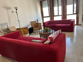 Appartamento in Affitto a Padova, zona Piazza de Gasperi, 1'300€, 140 m², arredato