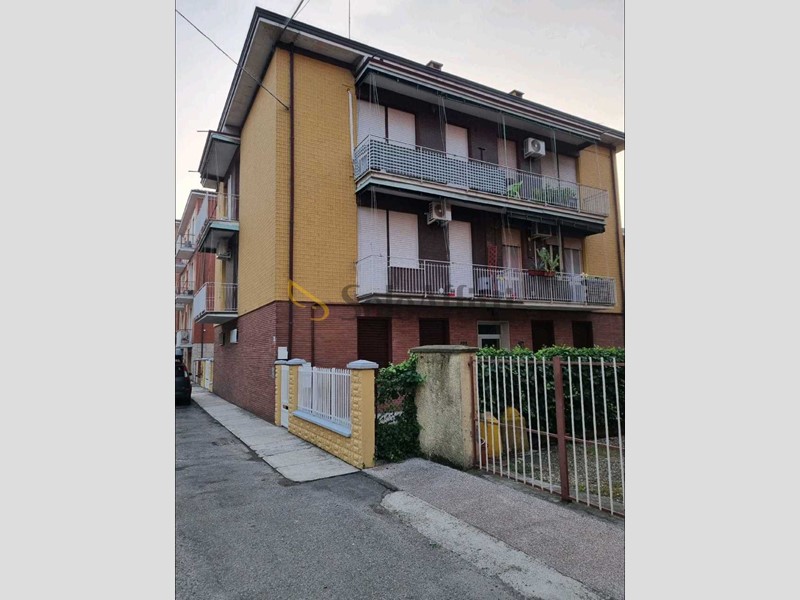 Appartamento in Affitto a Modena, 960&euro;, 90 m²