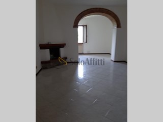 Quadrilocale in Affitto a Monteriggioni, zona Quercegrossa, 750€, 90 m²