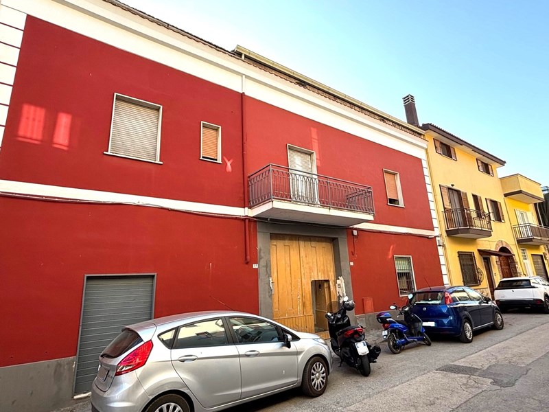 Casa Indipendente in Vendita a Mondragone, zona VIA GAETA, 130'000€, 400 m²