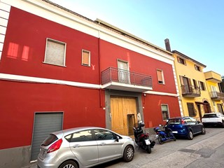 Casa Indipendente in Vendita a Mondragone, zona VIA GAETA, 130'000€, 400 m²