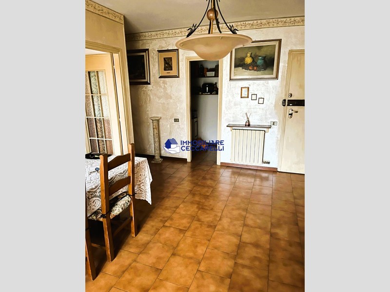 Appartamento in Vendita a Massa, zona Romagnano, 160'000&euro;, 110 m², arredato, con Box