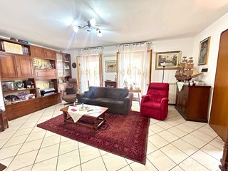 Appartamento in Vendita a Pontedera, zona Il Chiesino, 238'000€, 120 m²