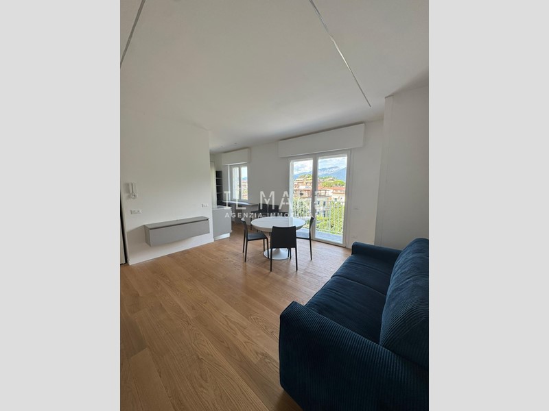 Quadrilocale in Vendita a Massa, zona Ronchi, 400'000&euro;, 80 m², arredato