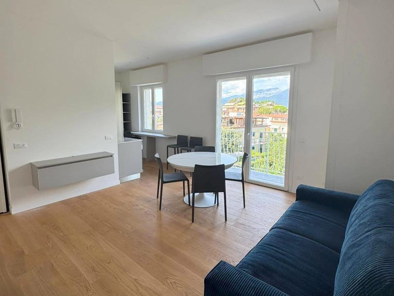 Trilocale in Vendita a Massa, zona Ronchi, 400'000&euro;, 70 m², arredato