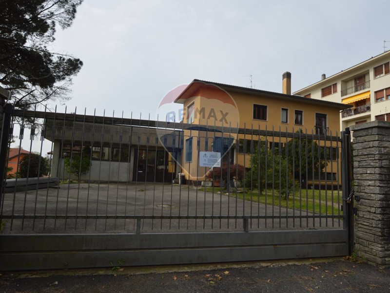 Capannone in Affitto a Varese, 2'000&euro;, 400 m²