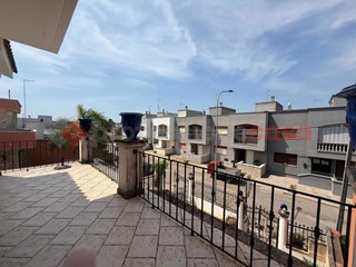 Negozio in Vendita a Avetrana, 280'000€, 300 m²