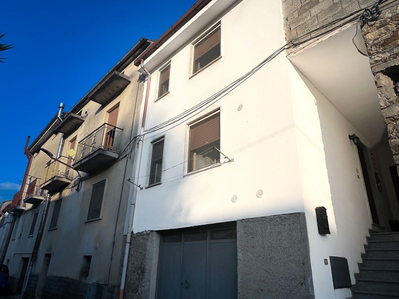 Bilocale in Vendita a Torre Orsaia, 50'000€, 65 m², arredato