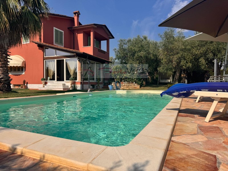 Villa in Vendita a Seravezza, 1'150'000&euro;, 234 m²