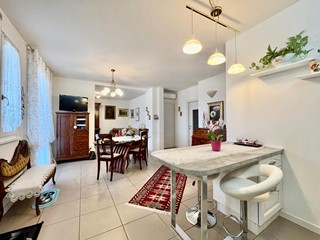 Trilocale in Vendita a Pontedera, zona La Borra, 285'000€, 90 m², arredato, con Box