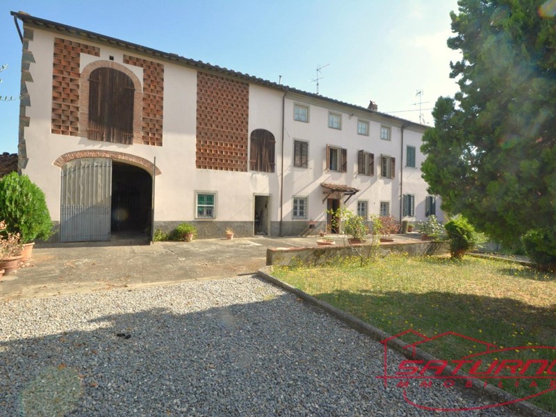 Villa bifamiliare in Vendita a Capannori, zona Verciano, 395'000€, 300 m²