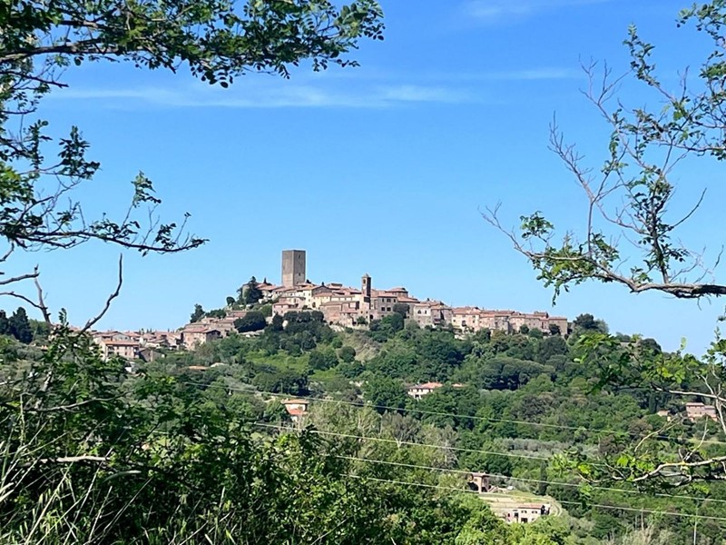 Appartamento in Vendita a Montecatini Val di Cecina, 65'000€, 80 m², arredato, con Box