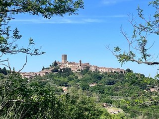 Appartamento in Vendita a Montecatini Val di Cecina, 65'000€, 80 m², arredato, con Box