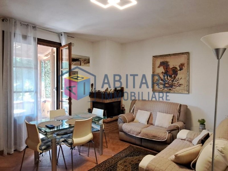 Villetta a schiera in Vendita a Casciana Terme Lari, zona Casciana Alta, 180'000€, 80 m², con Box