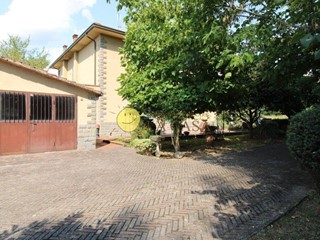 Quadrilocale in Vendita a Reggello, zona Leccio, 199'000€, 102 m², con Box