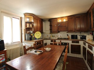 Casa Indipendente in Vendita a Reggello, zona Ciliegi, 150'000€, 145 m²