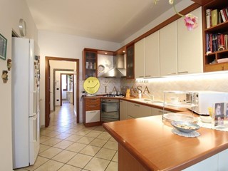 Casale in Vendita a Reggello, zona Canova, 495'000€, 230 m², con Box