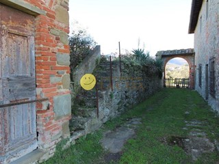 Casale in Vendita a Reggello, zona Cancelli, 680'000€, 680 m²