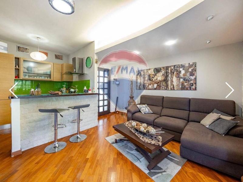 Trilocale in Vendita a Aci Castello, 139'000€, 69 m²