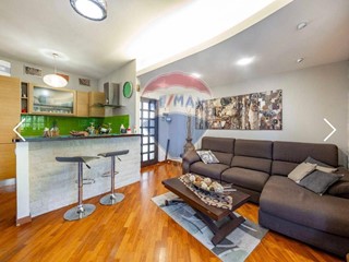 Trilocale in Vendita a Aci Castello, 139'000€, 69 m²