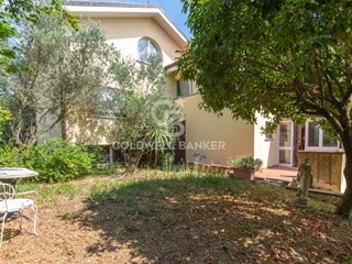 Villa in Vendita a Altavilla Monferrato, 238'000€, 274 m²