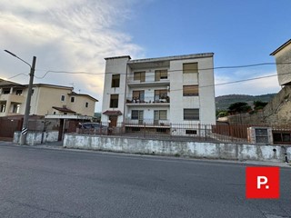 Casa Indipendente in Vendita a Santa Maria a Vico, 350'000€, 480 m²