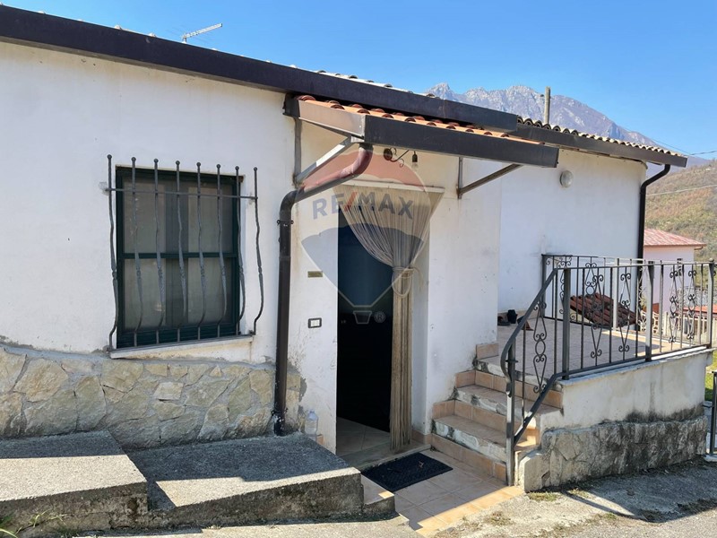 Casa Indipendente in Vendita a Scapoli, 38'000€, 75 m²