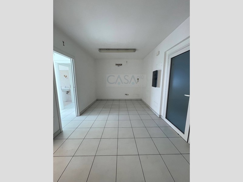 Ufficio in Vendita a San Benedetto del Tronto, 88'200€, 49 m²