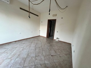 Attività commerciale in Affitto a Pisa, 350€, 35 m²