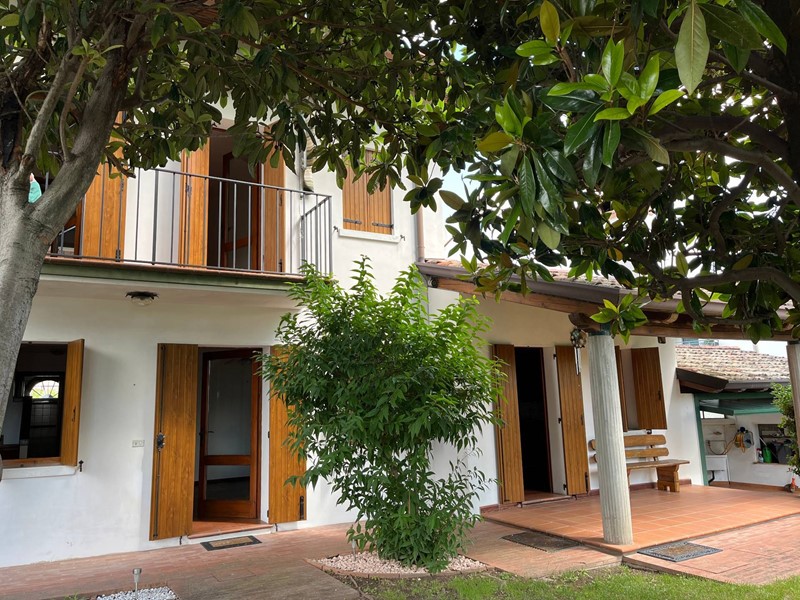 Casa Semi Indipendente in Vendita a Pordenone, 257'000€, 184 m²