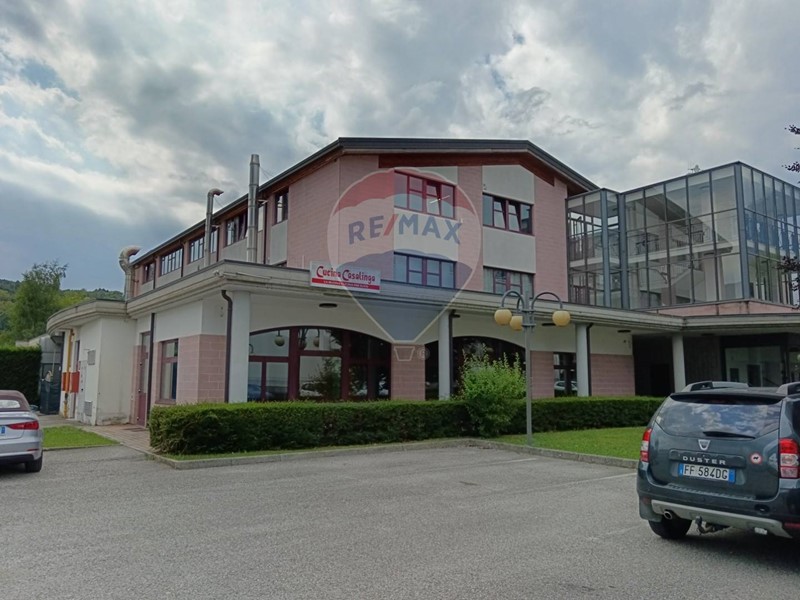 Immobile commerciale in Vendita a Alpago, 270'000€, 195 m²