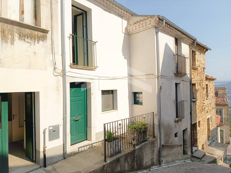 Appartamento in Vendita a Castelbottaccio, 35'000€, 126 m²