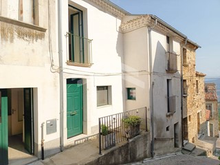 Appartamento in Vendita a Castelbottaccio, 35'000€, 126 m²