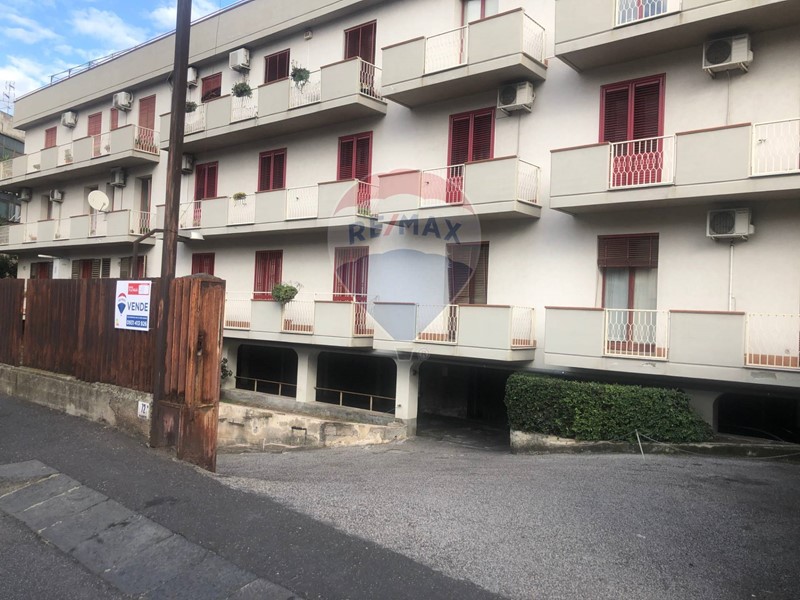 Immobile commerciale in Vendita a Catania, 250'000&euro;, 3175 m²