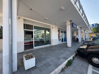 Immobile commerciale in Affitto a Civitanova Marche, 1'400€, 70 m²