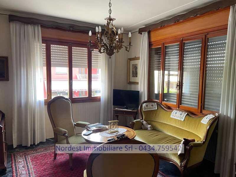 Casa Semi Indipendente in Vendita a Colle Umberto, 280 m²