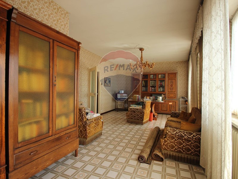 Quadrilocale in Vendita a Collegno, 240'000€, 140 m²